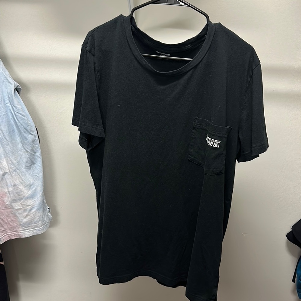VS pink pocket tee
